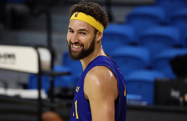 与侧翼队友 与侧翼队友